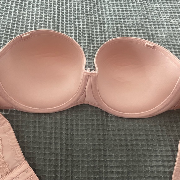 Elegant Lace Strapless Bra - Nude - Picture 2 of 4
